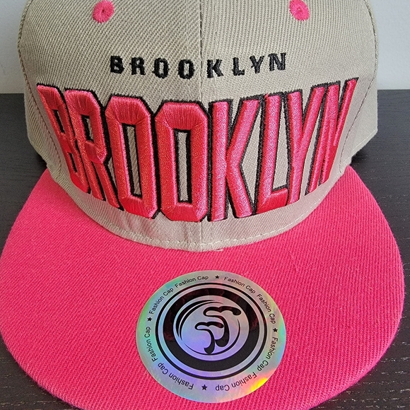 T&T BROOKLYN Snapback Baseball Cap in Gray and Pink - Picture 3 of 10